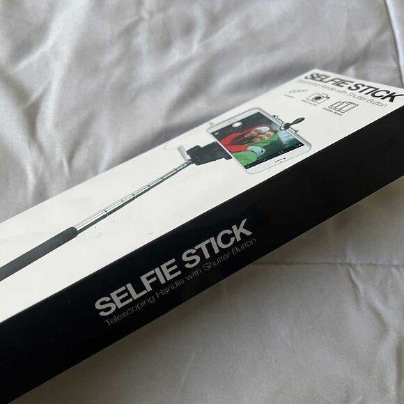 Phone Selfie Stick for Devices between 2.5 to 3 inches wide with Remote Shutter - Picture 2 of 5